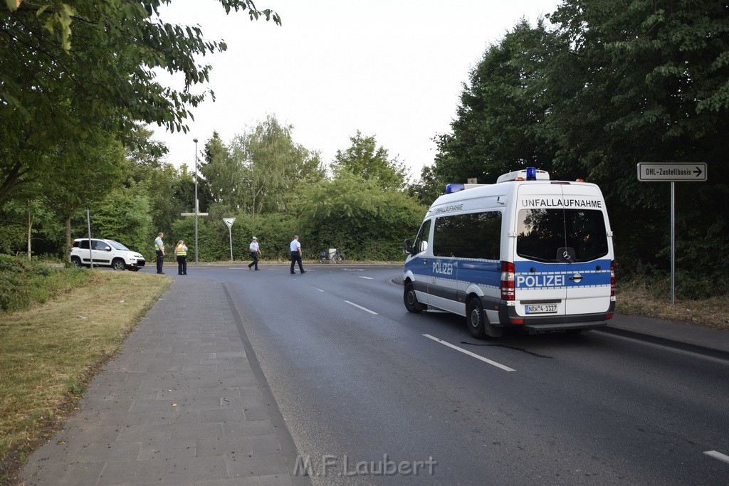 VU PKW Rad Koeln Porz Gremberghoven Alter Deutzer Postweg Josef Lindner Weg P29.JPG - Miklos Laubert